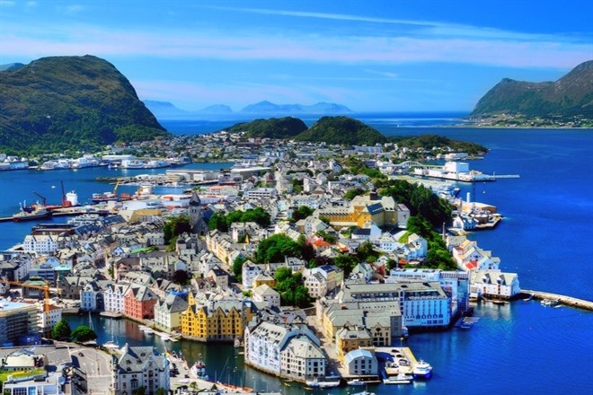 EXPLORE ÅLESUND